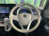 インテリアに合わせたデザインのステアリングは、運転される方のことも考え、運転しやすい形状、大きさです。是非一度、実際に触ってお確かめください。