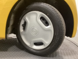 純正スチールホイールには専用ホイールトリム(カバー)を装着しております。足元を引き立てます。