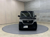 お車購入のポイントとなるフロントマスクです!シャープな目つきが印象的なデザインのヘッドランプです。