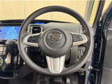 ステアリングスイッチ搭載!手を離さずに手元のスイッチでさまざまな操作が可能。運転中、視線をそらさなくても操作ができて安全です!
