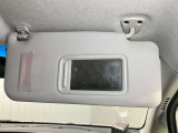 【運転席サンバイザー】鏡が付いているのでメイク直しなどにも便利★