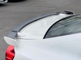 【後期オプションスポイラー】スポーツカーらしさがグッと引き立つ大型リヤスポイラーを装着♪高速走行時のスタビリティ(走行安定性)向上に役立ちます。