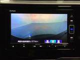 ギヤをR(バック)に入れるとナビの画面に後ろの映像が映るリアカメラ付です。後退時、コンディションが悪い視界でもカラーバックモニターがドライバーをサポートします。