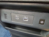 運転席は視認性や操作性を重視したつくりで、どなたでも扱いやすく快適にお乗りいただけます。清掃を行い、安心してご覧いただける状態で展示しております。