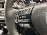 ステアリングにオーディオ操作スイッチが付いています。オーディオ画面に直接タッチしなくても操作が出来ますので、運転に集中できます。
