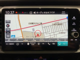 ダッシュボードに自然に溶け込むようにデザインされた純正メモリーナビゲーション。
