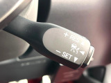 【レーダークルーズコントロール】高速道路での長距離走行が楽に!!自動で速度を保つクルーズコントロールが、衝突軽減システムと連携し、前方の車両を感知して車間を保つように速度調節してくれます!!