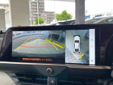 【パノラミックビューモニター】専用のカメラにより、上から見下ろしたような視点で360度クルマの周囲を確認することができます☆死角部分も確認しやすく、狭い場所での切り返しや駐車もスムーズに行えます。