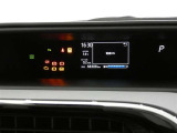 とっても見やすいメーターです。夜間時はラグジュアリーな気分にさせてくれる照明が魅力ですので、夜のドライブも楽しみになりますよ♪