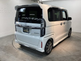 スポーティー&スタイリッシュな、大型テールゲートスポイラー