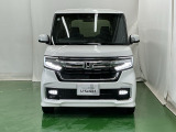LEDヘッドライトを装備しています。LEDヘッドライトはとても明るく、雨の日や夜間走行も安全・安心です。オートライトコントロール付きで周囲の明るさに応じて自動で点灯・消灯します