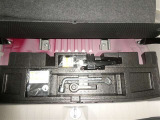 【車載工具】タイヤ交換には必需品ですね!万が一に役立つ工具です。緊急時に備え、使い方をしっかり覚えておきましょう。