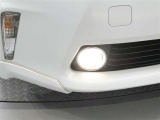 フォグランプ装備 暗い夜道の車両前方を明るく照らします