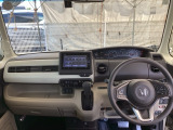 フロントガラスが大きく、ワイドな視界で運転もしやすくなるように、設計されています。