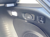 荷室には便利なアクセサリーソケットを装備。アウトドアや車中でのちょっとした電源確保に役立ち、使い勝手がぐっと広がります。