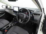 シンプルで使いやすいデザインの運転席です。