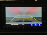 【バックカメラ】運転が苦手な方も車庫入れラクラクです!ギアをリバースに入れれば自動的に切り換わりますので、面倒な操作は不要です♪狭い駐車場もお車を傷つけず安心ですね!
