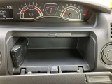 メーター下にも大きめの収納スペースがあります!