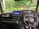 フロントガラスが大きく、ワイドな視界で運転もしやすくなるように、設計されています。