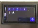 スマートフォンに接続すると、音楽を聴くことができます♪もちろんFM/AMラジオもお聞きいただけますよ♪