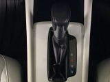オートマチックシフトレバーは、手になじみ操作しやすい形状で安全運転にもつながります♪