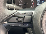 運転中、オーディオの操作をしてて、ハッとしたことはありませんか?ステアリングスイッチは、運転中でもハンドルでオーディオの操作が可能です。安全なドライブをサポートします。