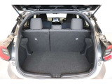 荷物の積みおろしがしやすいハッチバック。上方向にドアが開くので雨の日でも車内が濡れにくいですよ。