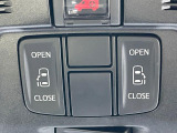 【両側パワースライドドア】スマートキーや運転席のスイッチで後席両側スライドドアの開閉が可能♪電動だから力を入れてドアを開ける必要が無く、小さなお子様でも簡単に開け閉めでき快適です♪