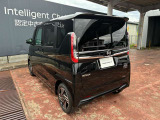 フロントだけでなく、バックソナーも付いてるので駐車時もバッチリ補助してくれます(*^^*)