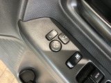 狭い駐車場で便利な電動格納ドアミラーが付いています。