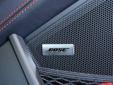 BOSEサラウンドサウンドシステムは、車内の音響特性に合わせて的確にチューニングされており、コンサートホールのようにバランスに優れた原音を忠実に再現した音響パターンを生み出します。