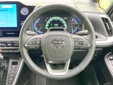 【純正革巻きステアリング】上質な革を使用することで、手にしっかり馴染みとても運転しやすいハンドルです♪