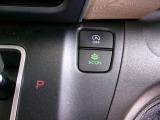 葉っぱマークのECONスイッチ。スイッチをONにするだけで、エンジンやエアコンなどを協調制御。燃費の向上に貢献します。