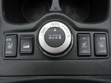 便利なカップホルダーを装備しています。缶ジュースを開けて運転していると振動で倒れないかヒヤヒヤ、意外と置き場に困るもの。 意外に重要な装備ですね。