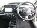 運転席から各種ボタンの操作がしやすいように設計されたデザイン。彼女とのデートでいつもよりスタイリッシュなあなたを演出できます。