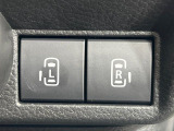 【両側パワースライドドア】スマートキーや運転席のスイッチで後席両側スライドドアの開閉が可能♪電動だから力を入れてドアを開ける必要が無く、小さなお子様でも簡単に開け閉めでき快適です♪