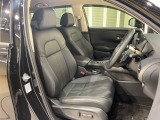 運転席は電動シート付です。細かな動きでドライバーに合わせたポジションを設定できます。