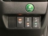 Hondaセンシング用の、VSA(ABS+TCS+横滑り抑制)解除と路外逸脱抑制機能のオンオフスイッチなどはハンドルの右側に装備しています。燃費に役立つECONボタンもここです。