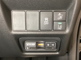 Hondaセンシング用の、VSA(ABS+TCS+横滑り抑制)解除と路外逸脱抑制機能などのオンオフスイッチはハンドルの右側に装備。その下にETC2.0がついています。高速道路の料金所の通過も楽々です。