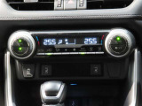 オートエアコンで夏も冬も快適な車内空間♪