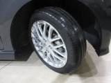165/55R15インチのターボ専用アルミホイール。