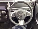 インテリアに合わせたデザインのステアリングは、運転される方のことも考え、運転しやすい形状、大きさです。是非一度、実際に触ってお確かめください。
