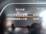 LDW(車線逸脱警報)とLDP(車線逸脱防止支援)が装備されておりドライバーが意図せずに白線を跨ぐと警告音で注意を促してくれます♪
