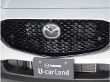 【フロントレーダーセンサー】フロントレーダーセンサーから送信される電波が前方車や障害物に反射し、もどってきた電波を検知することで制御しています。
