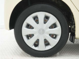 ◆純正ホイール装着車◆シンプルなデザインのホイールキャップ付きです。
