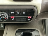 運転席/助手席シートヒーターで寒い日もすぐに温かくなり快適に過ごせます。2段階の温度調整が可能です