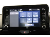 純正ディスプレイオーディオを装備。Bluetooth対応でお手持ちのスマートフォンからお気に入りの音楽の再生も可能。