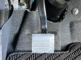 パーキングブレーキは、フットブレーキタイプなので、運転席と助手席の間はすっきりしています。