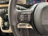 ステアリングにオーディオ操作スイッチが付いています。オーディオ画面に直接タッチしなくても操作が出来ますので、運転に集中できます。