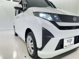 明るいライトが夜道を明るく照らしてくれます。 運転する上で、道路状況をいかに早く認識できるか重要なポイントです。 白色光が暗い道も明るく照らしてくれますよ。